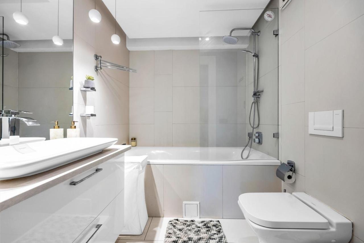23rd Floor 3br With Views Of Warschau